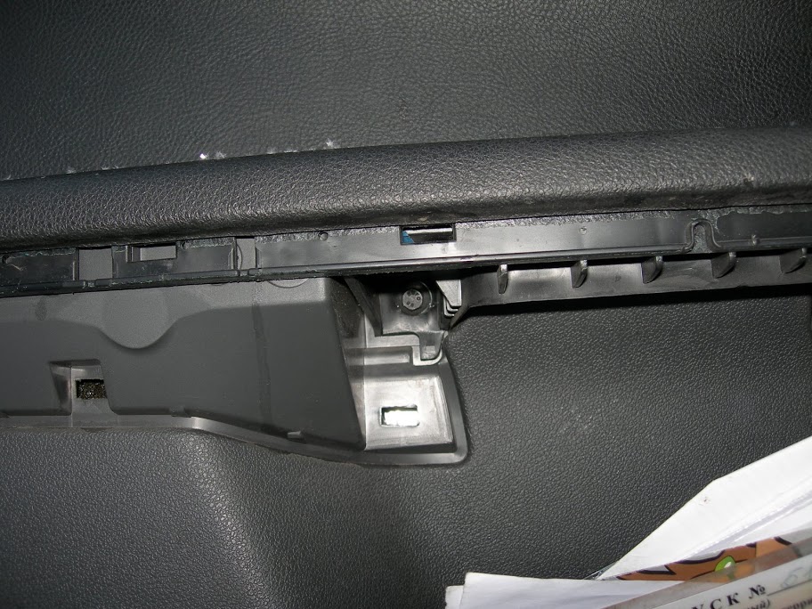 крепление обшивки передней двери Форд Фокус 2